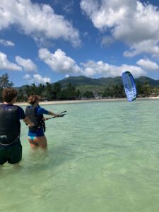 group kitesurfing discovery course